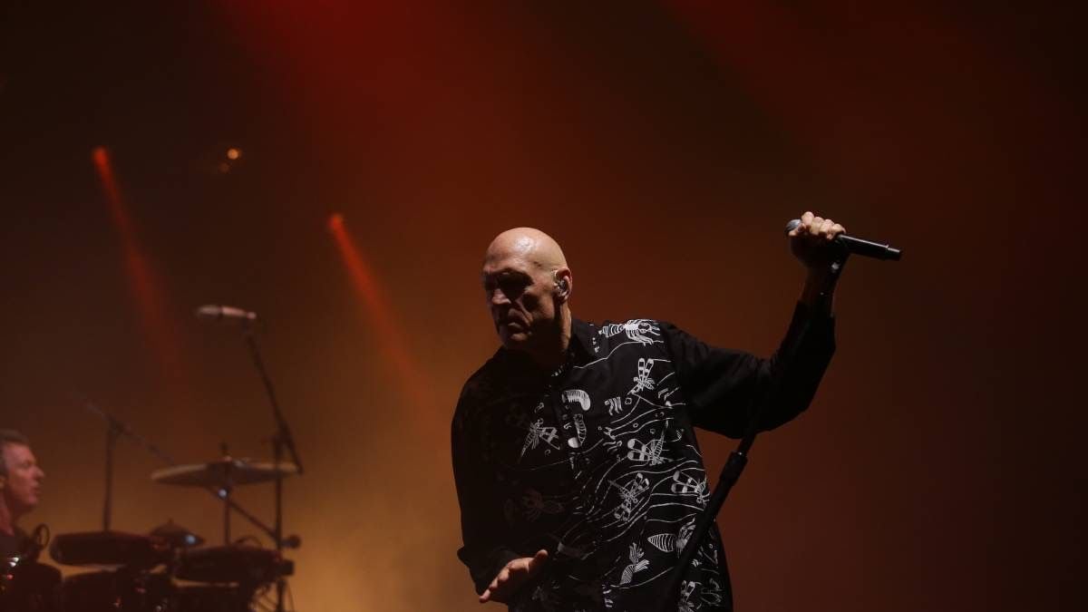 Midnight Oil Coach Transfer Midnight Oil Coach Transfer