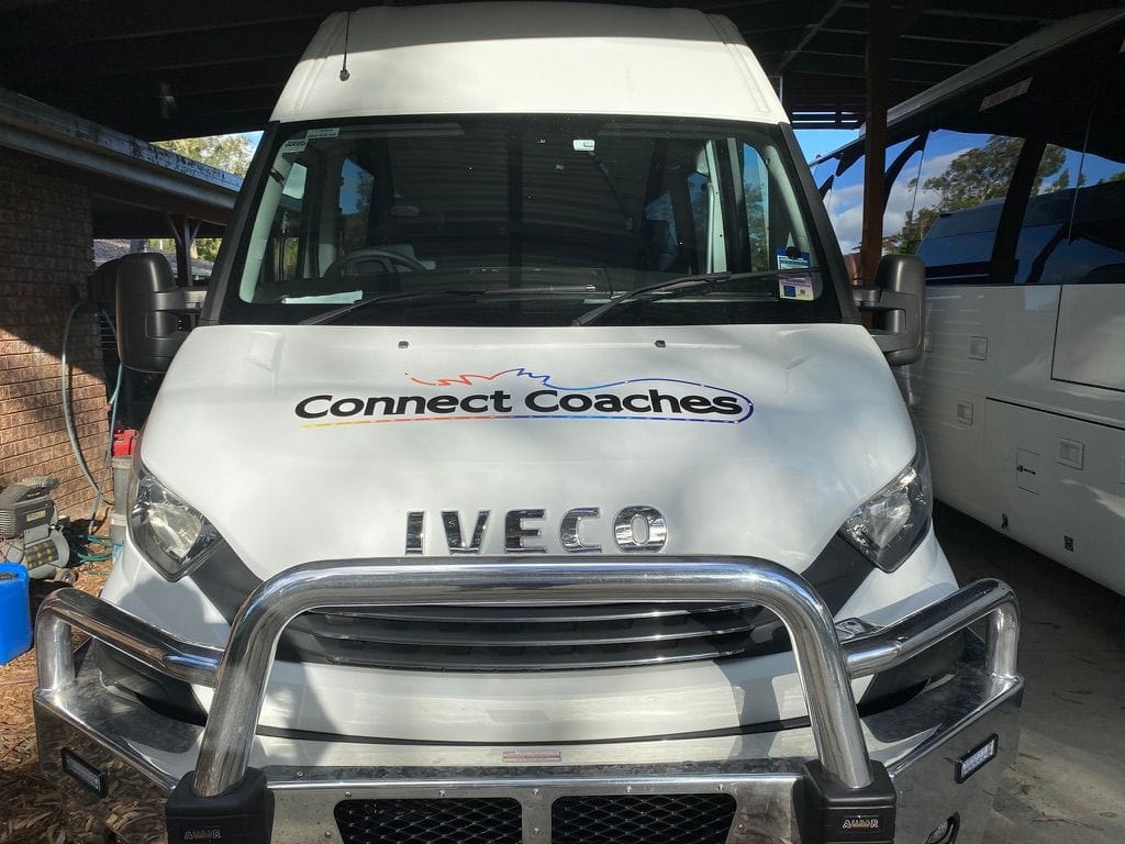Iveco Daily 2019 Luxury Mini Bus 15 Seats + Driver Image -639245c3b126e