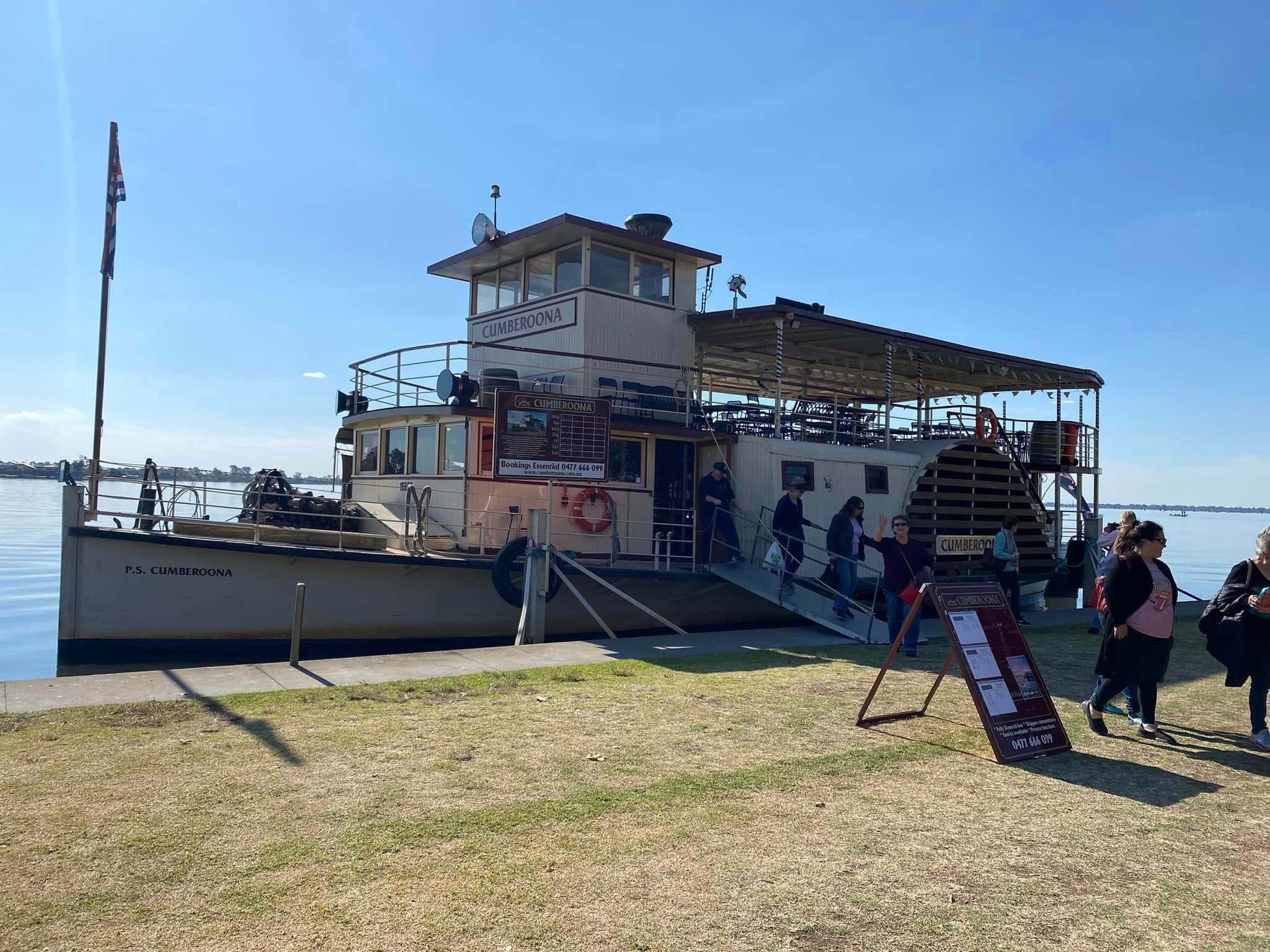 Yarrawonga - Lunch on board the Cumberoona Image -663bfbca88c75