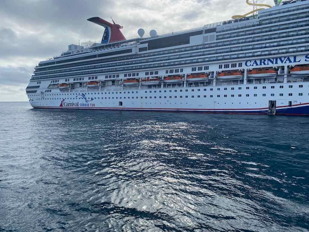 June 2026 : 10 Day Carinval Cruise - Cairns , Arlie Beach & Moreton Bay Island Image -6a54ae8bb6642