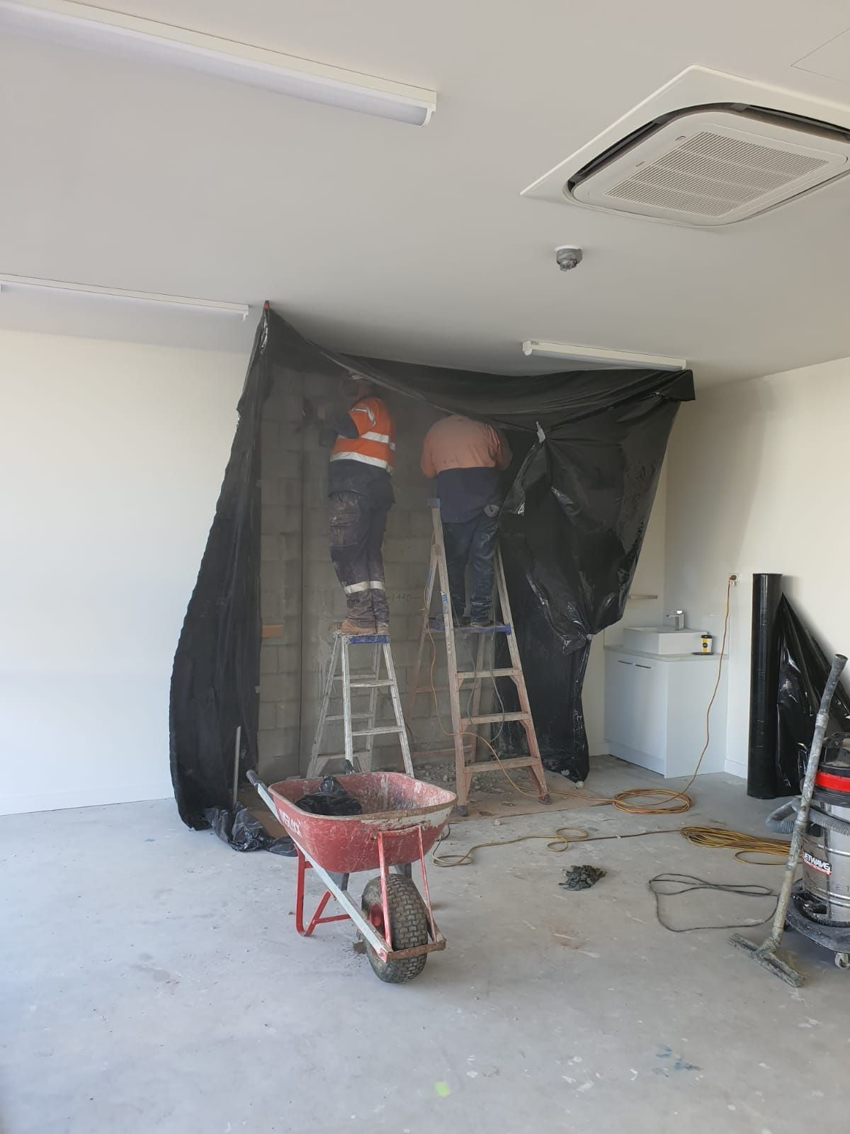 Concrete Cutting Image -5e290efb7ec0b