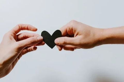 RED FLAGS... Gaslighting RED FLAGS... Gaslighting