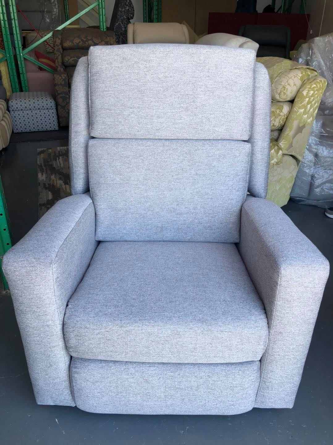 ELECTRIC LIFT CHAIRS AND RECLINERS Image -65b85ed8383c0