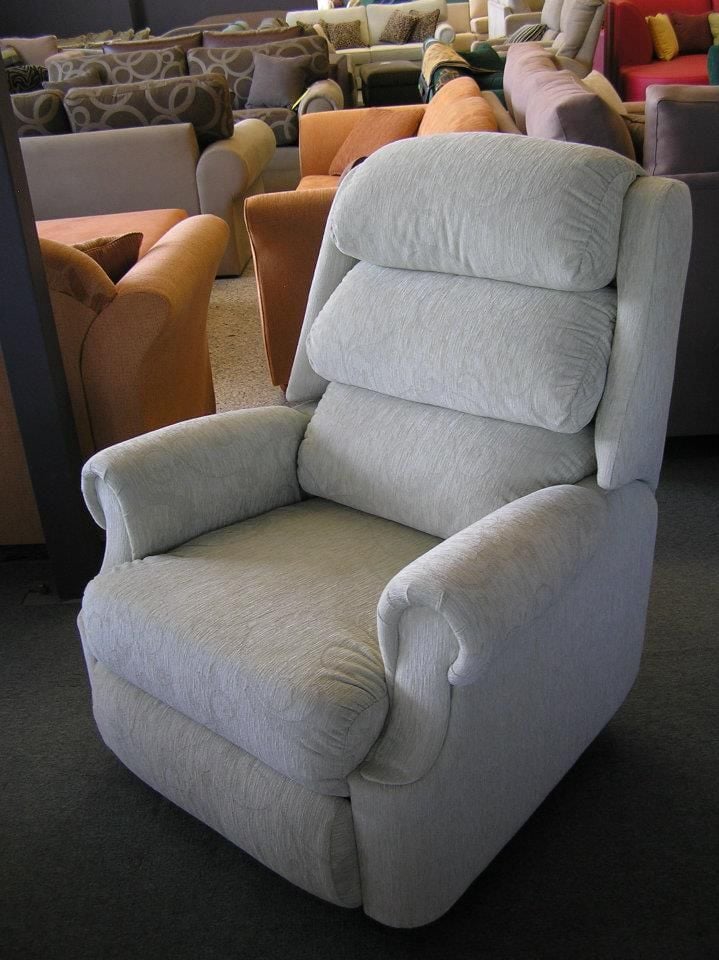 ELECTRIC LIFT CHAIRS AND RECLINERS Image -65b85f619ee95