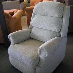 ELECTRIC LIFT CHAIRS AND RECLINERS Image -65b85f619ee95
