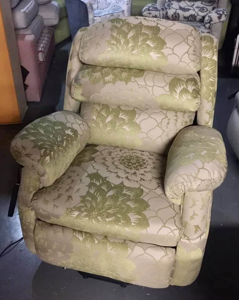 ELECTRIC LIFT CHAIRS AND RECLINERS Image -65b860d5b543d