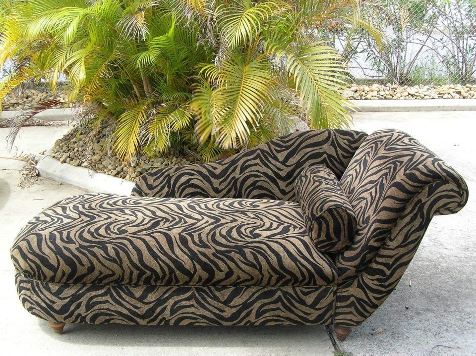 LOUNGE SUITES - OCCASIONAL CHAIRS - OTTOMANS - BED HEADS Image -65b8669cec08b