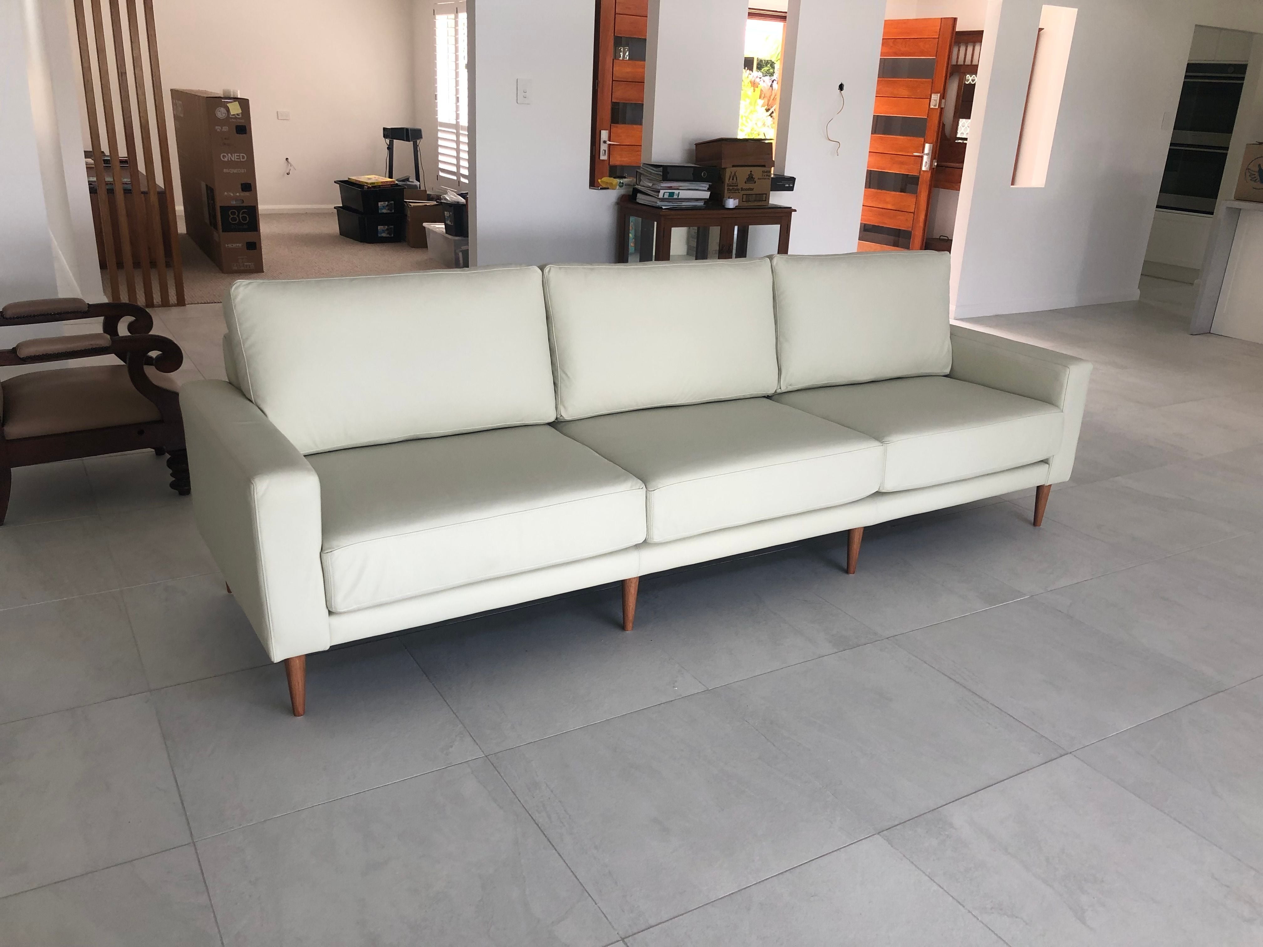 Leather Lounge LOUNGE SUITES - OCCASIONAL CHAIRS - OTTOMANS - BED HEADS Image -65b9b59c33509