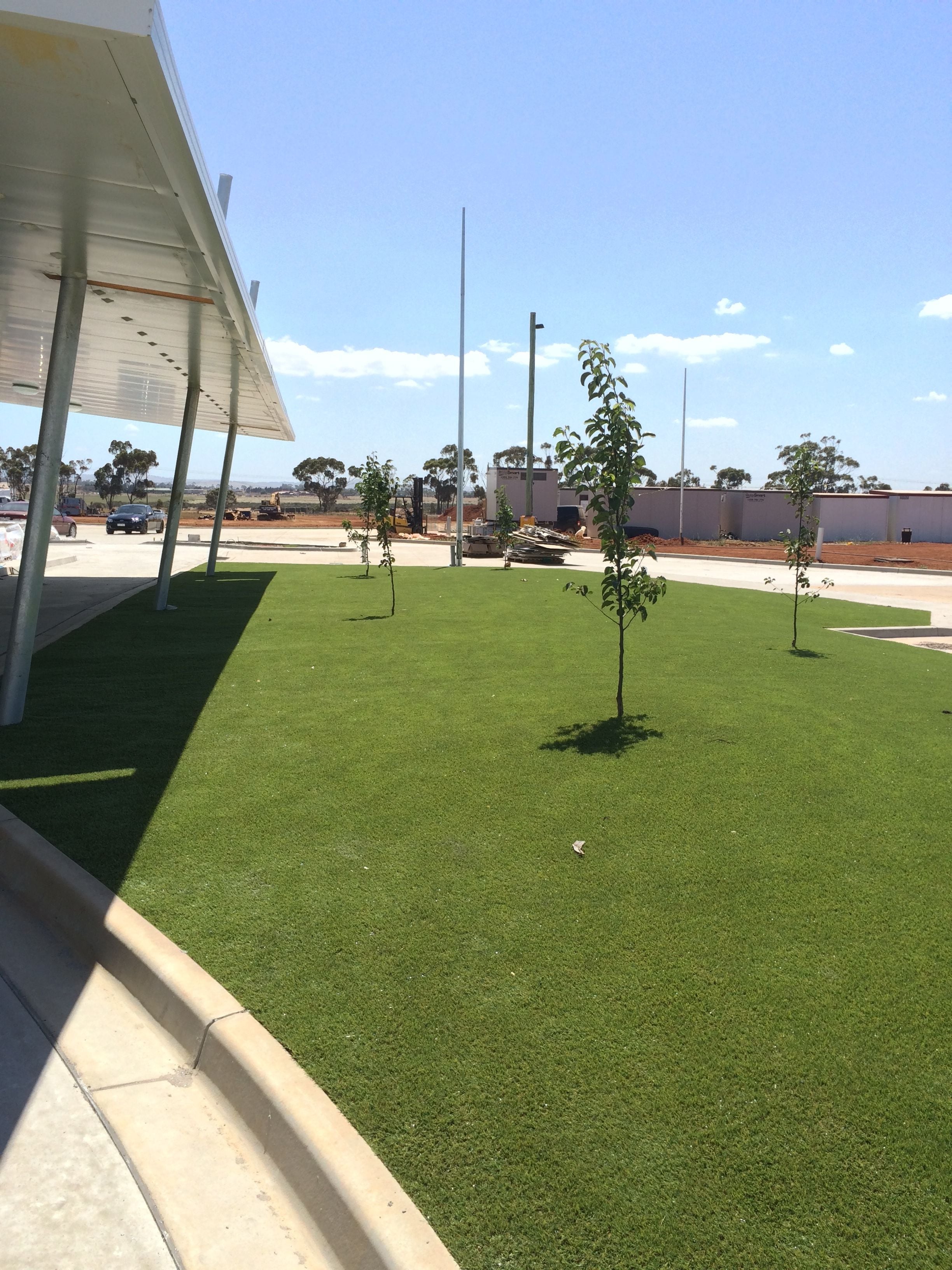 Commercial Synthetic Grass Image -54fe0cd348542
