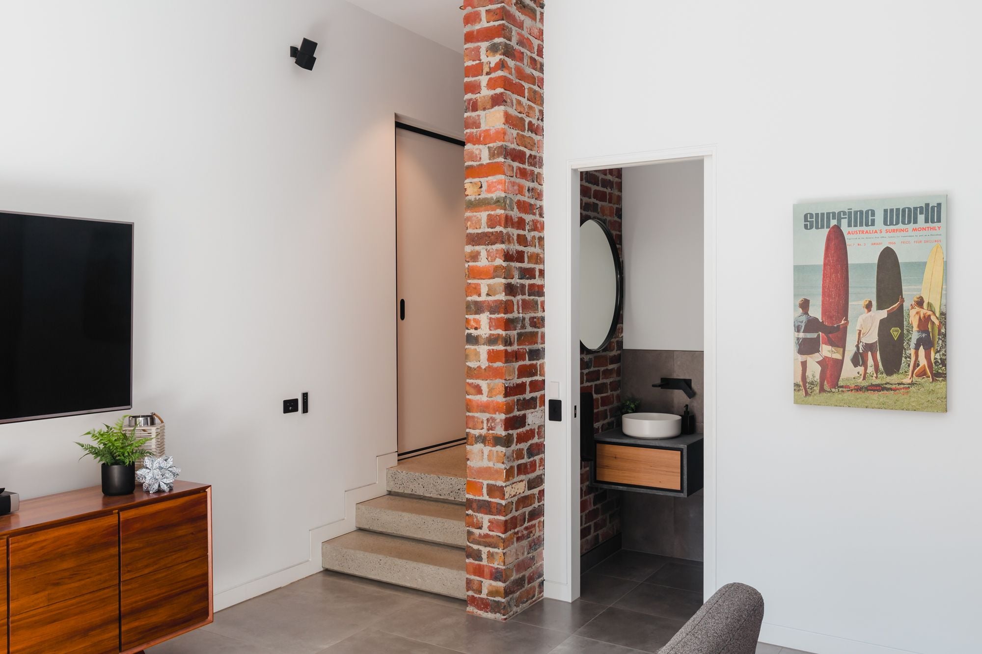 Herbert St Mornington - Red Blue Clinkers Image -63e1dcd9efefd