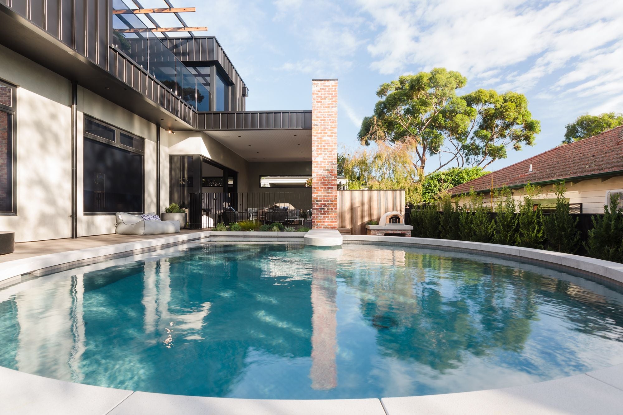 Herbert St Mornington - Red Blue Clinkers Image -63e1dcdadef8f