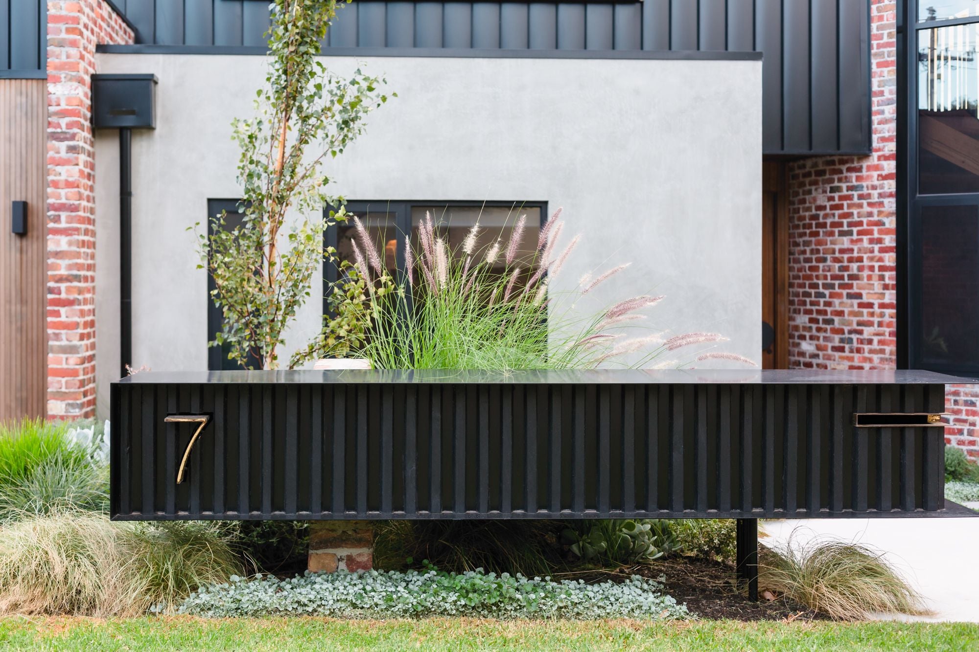 Herbert St Mornington - Red Blue Clinkers Image -63e1dcdb832ff