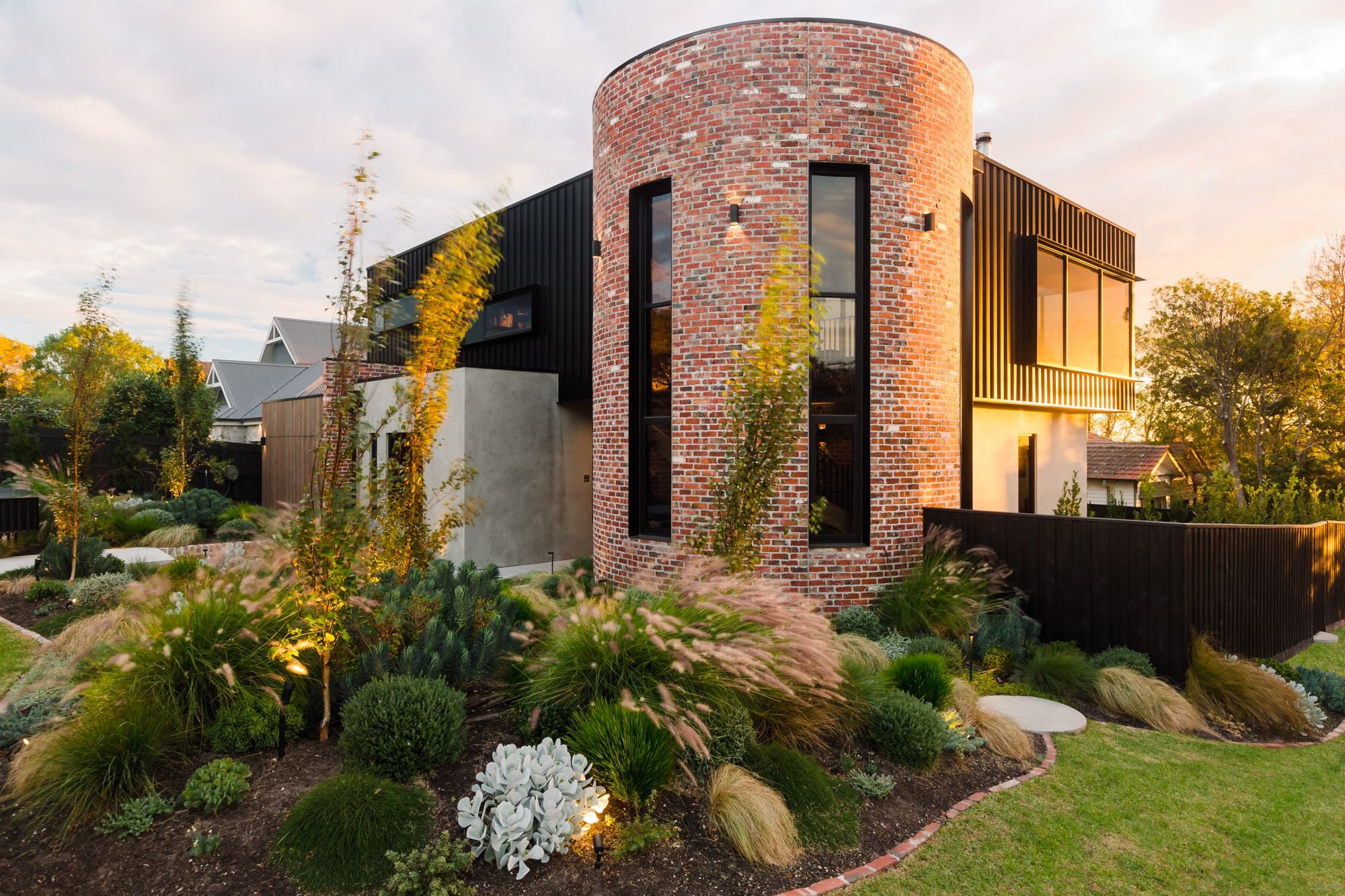 Herbert St Mornington - Red Blue Clinkers Image -63e1dcdbd2a98