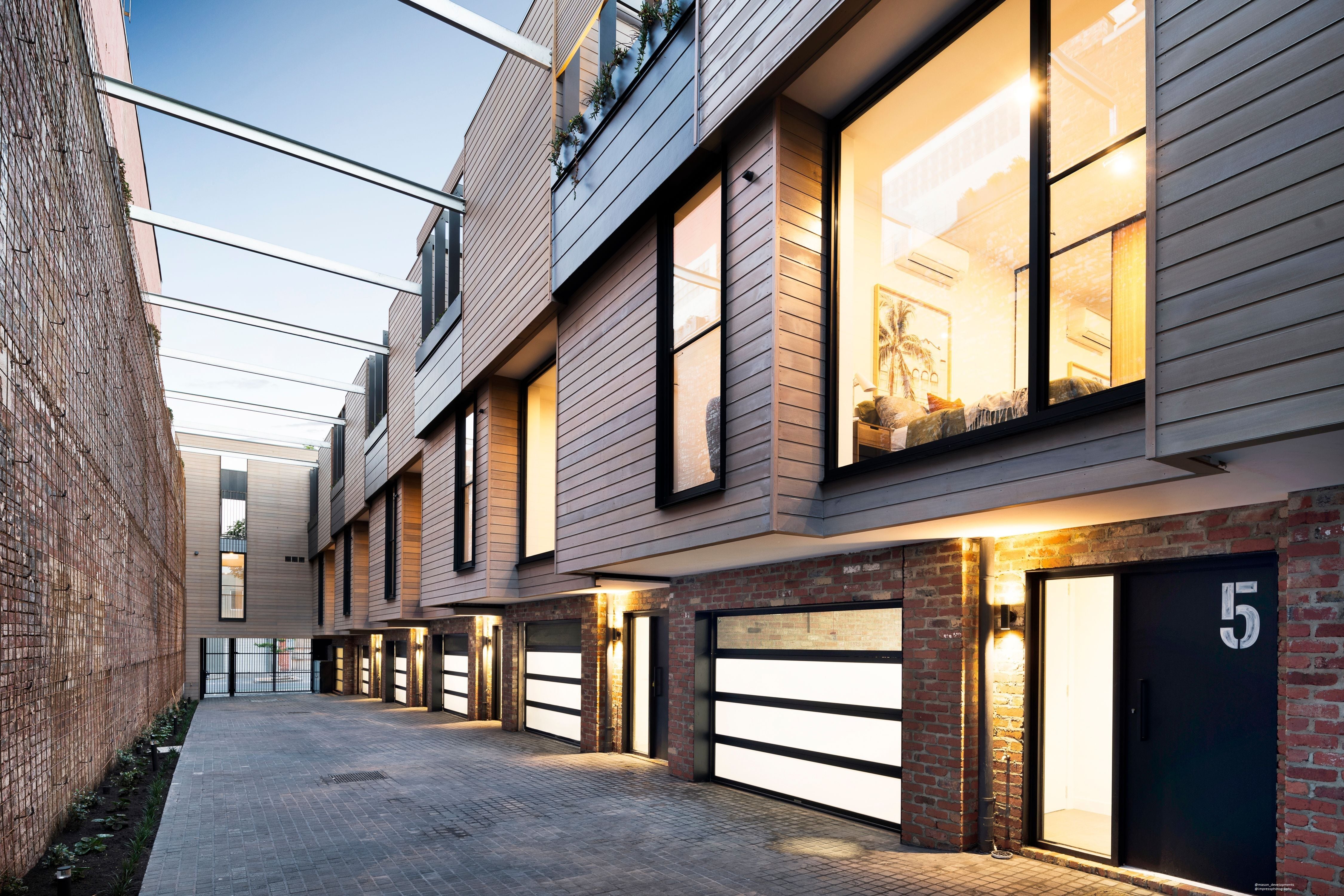 Leveson Place - Face Reds & Red/Blue Clinkers Image -63e2e8bacb8e3