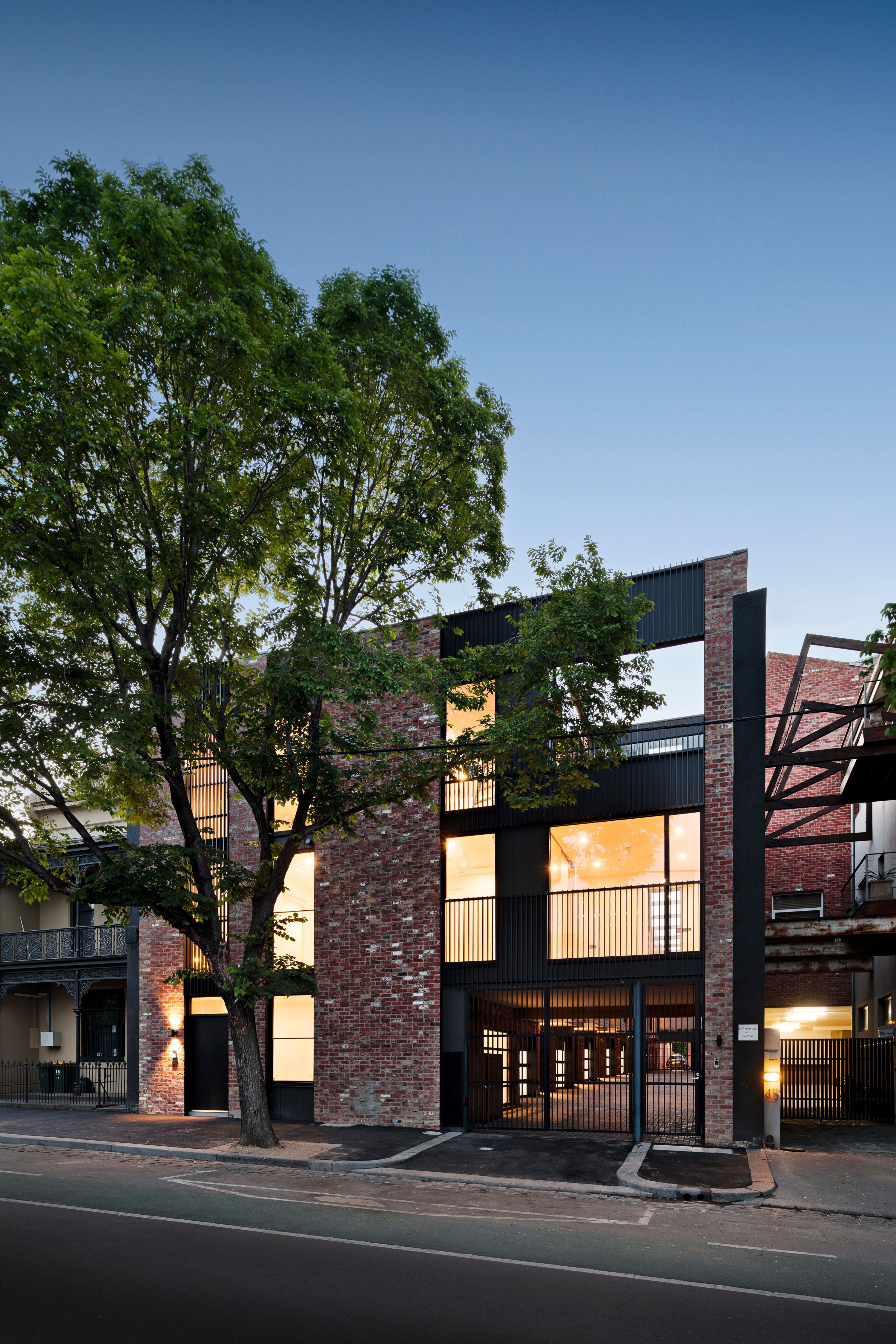 Leveson Place - Face Reds & Red/Blue Clinkers Image -63e2e9a9f0fa4