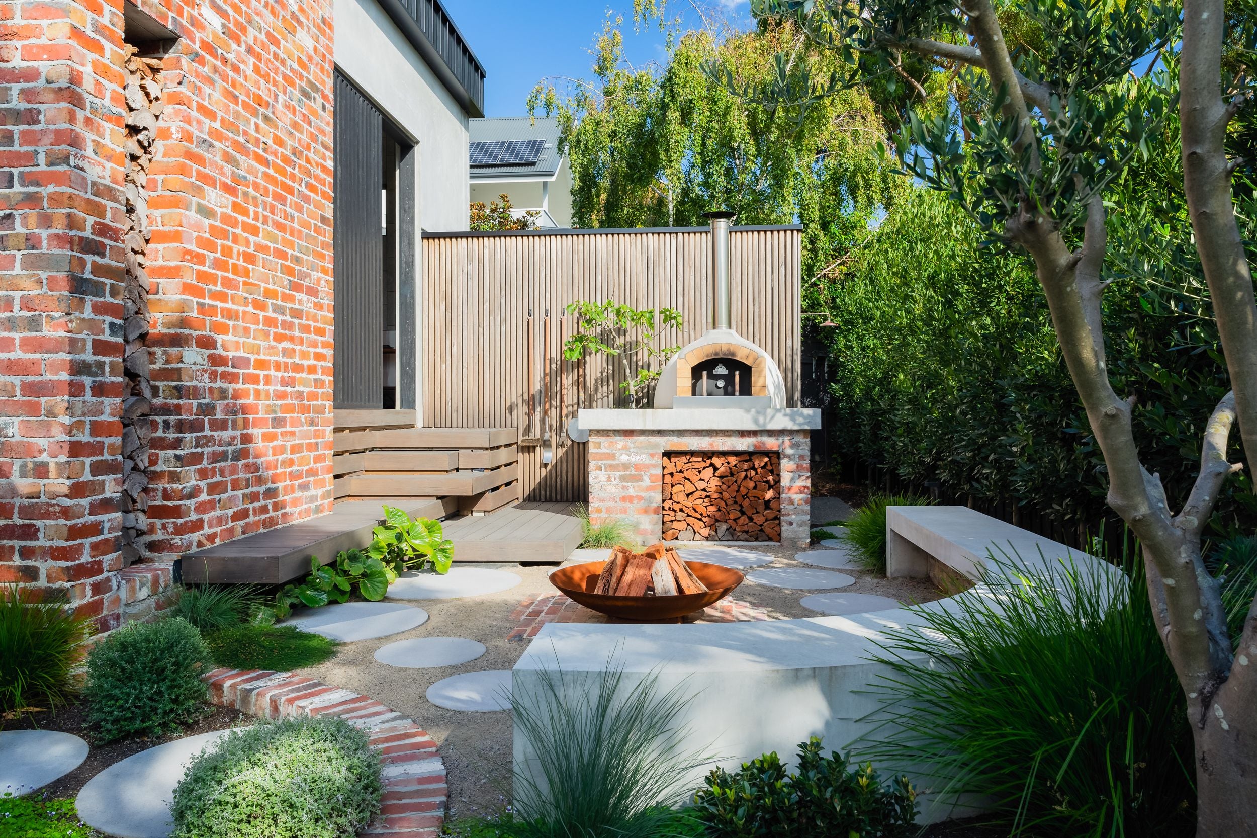 Herbert St Mornington - Red Blue Clinkers Image -6487ae6f72196