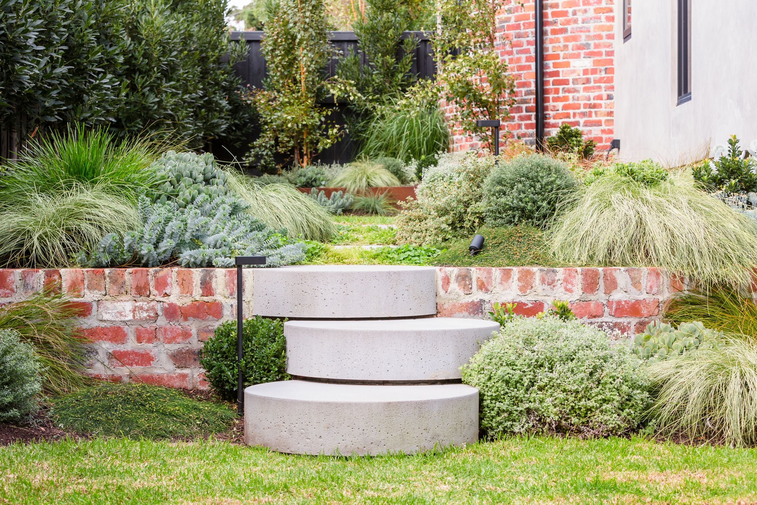 Herbert St Mornington - Red Blue Clinkers Image -6487ae7701411