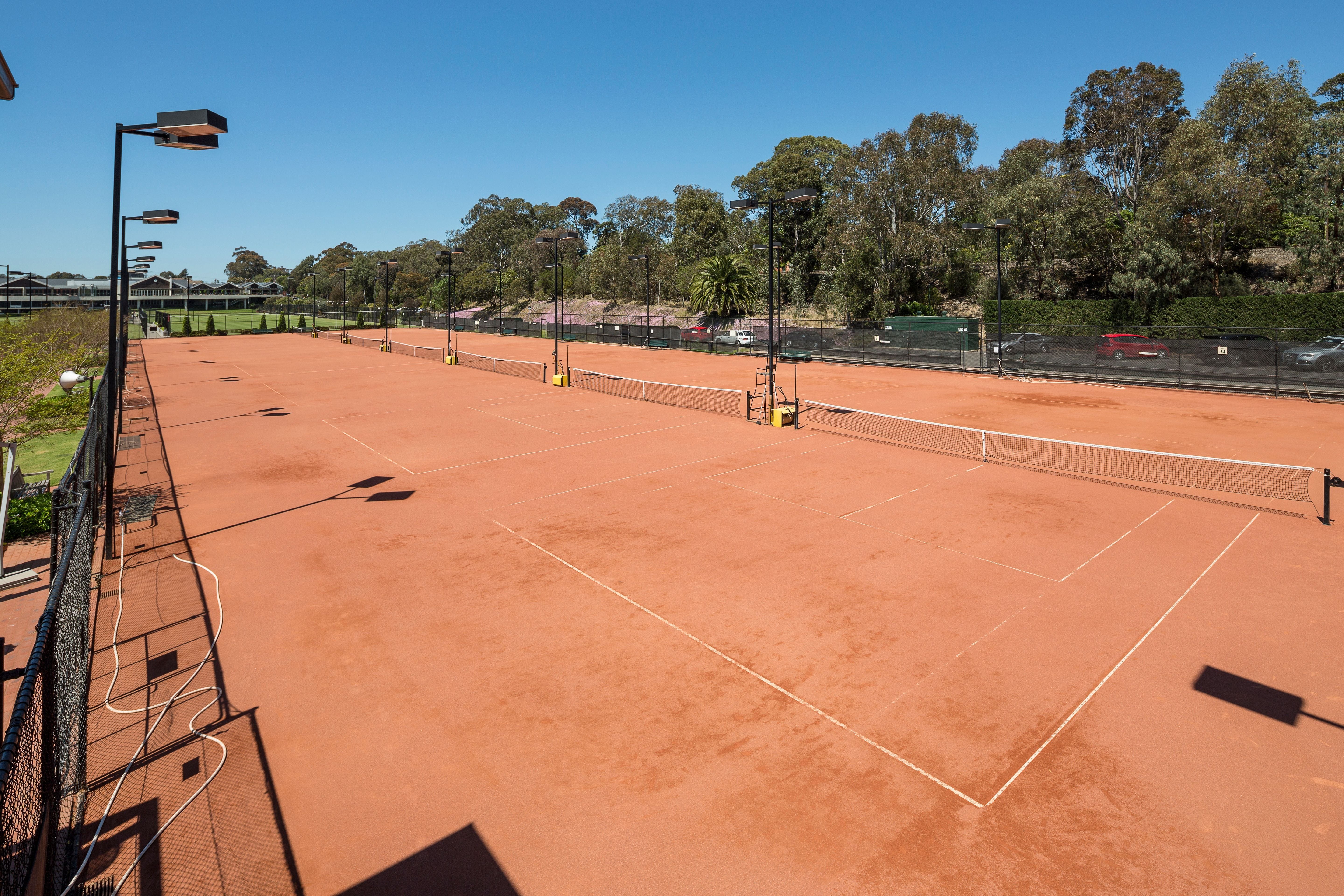 Tennis Red porous crushed brick