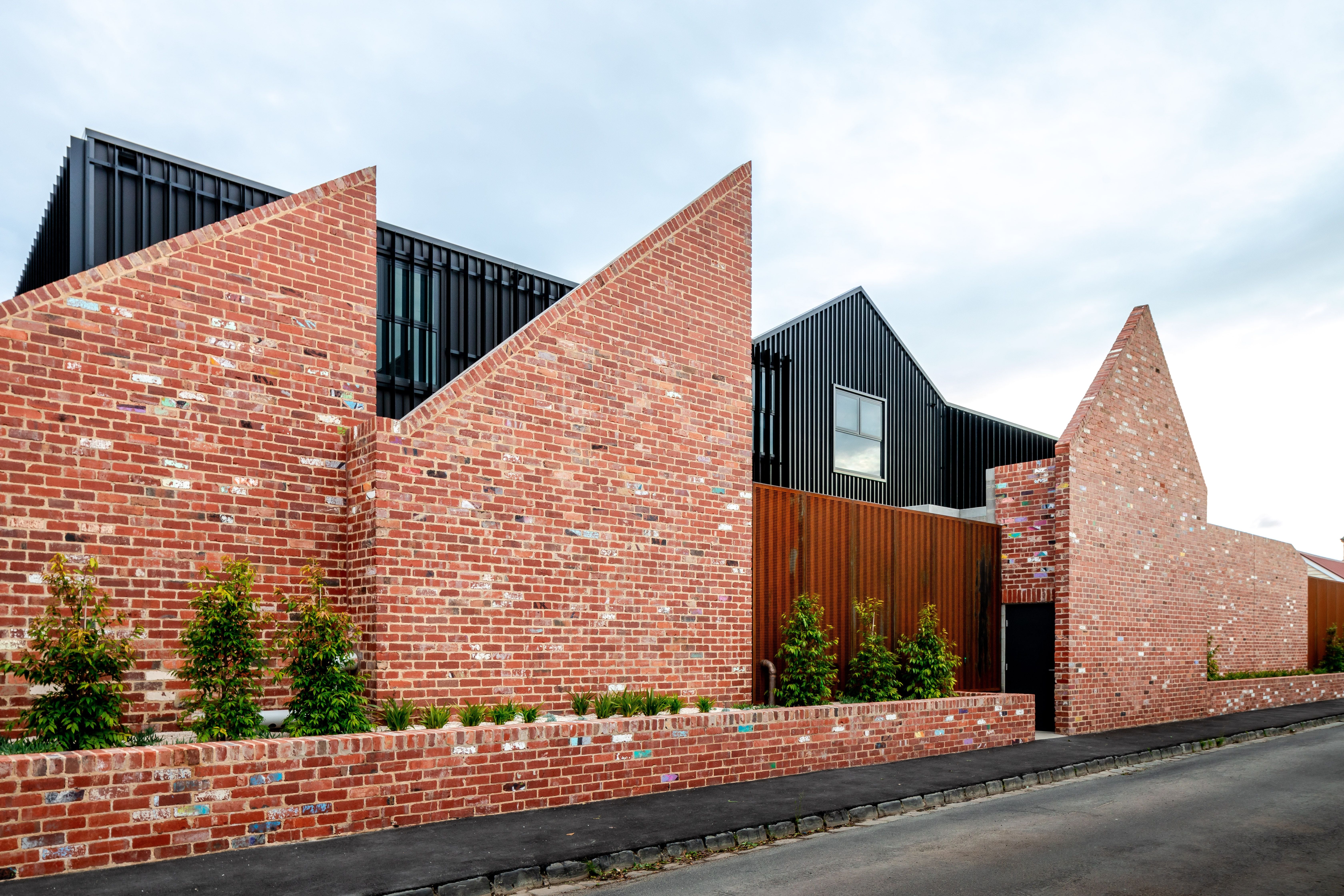 Melbourne Orthopaedic Group Facility - Graffiti Bricks Image -6a2b5a30f3ddb
