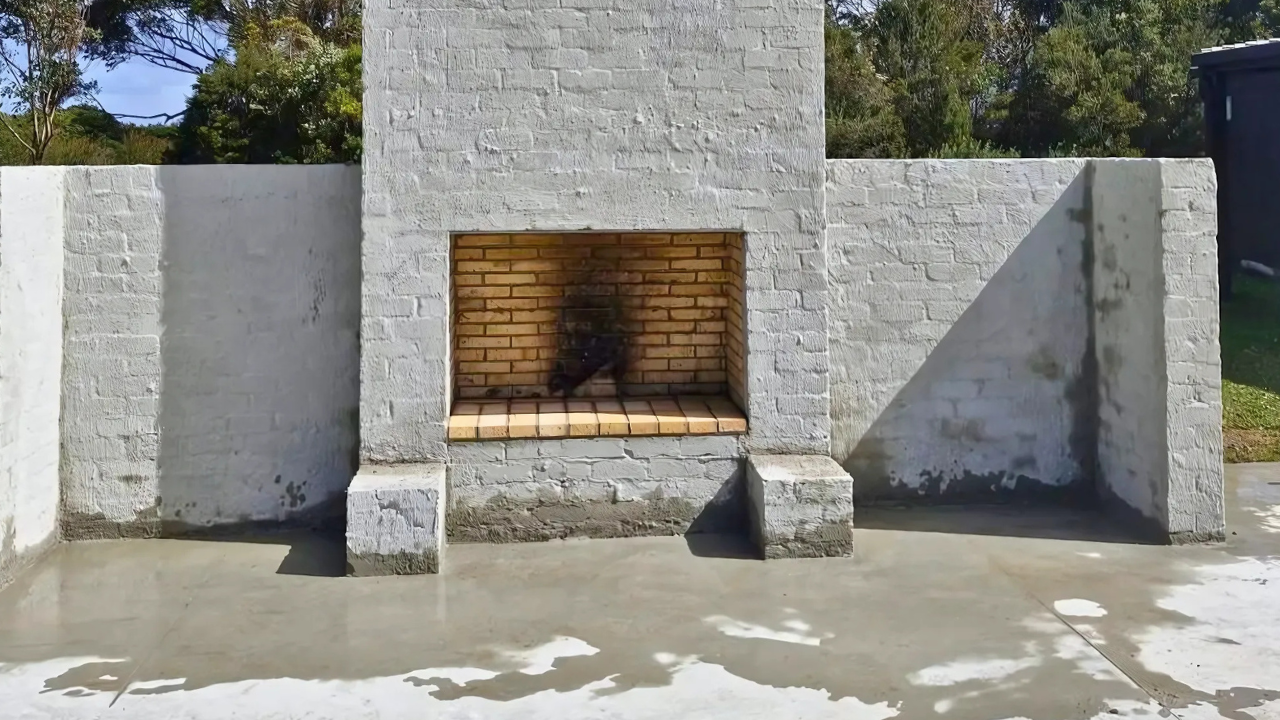 RSM Bricklaying used our recycled bricks, our builders bricks to build a fireplace. 