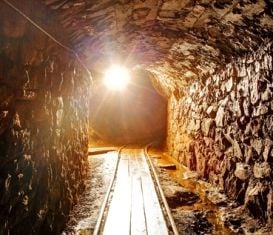 COPPERMOLY LEANS ON ITS BIGGEST SHAREHOLDER
