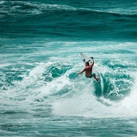VISSLA DRIVEN BY SURF AND SAND - AND WOMEN