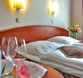 AUSSIE HOTEL CHAINS TAKING ADVANTAGE OF VULNERABLE WORKERS