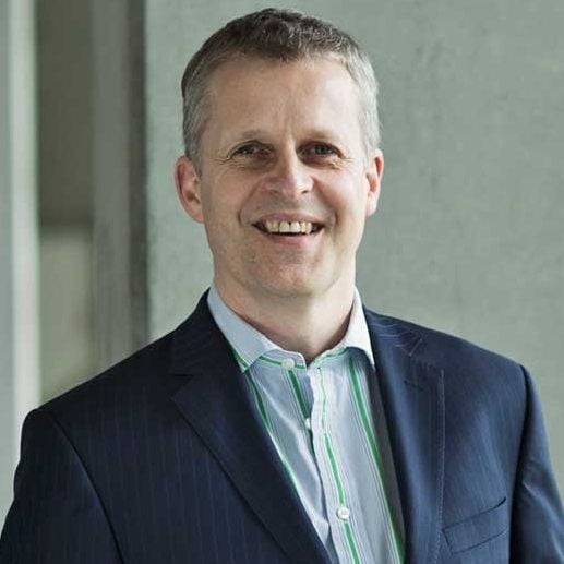 Blackmores chief to step down
