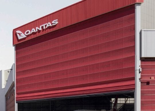 Border opening delays stymie Qantas earnings by $100m