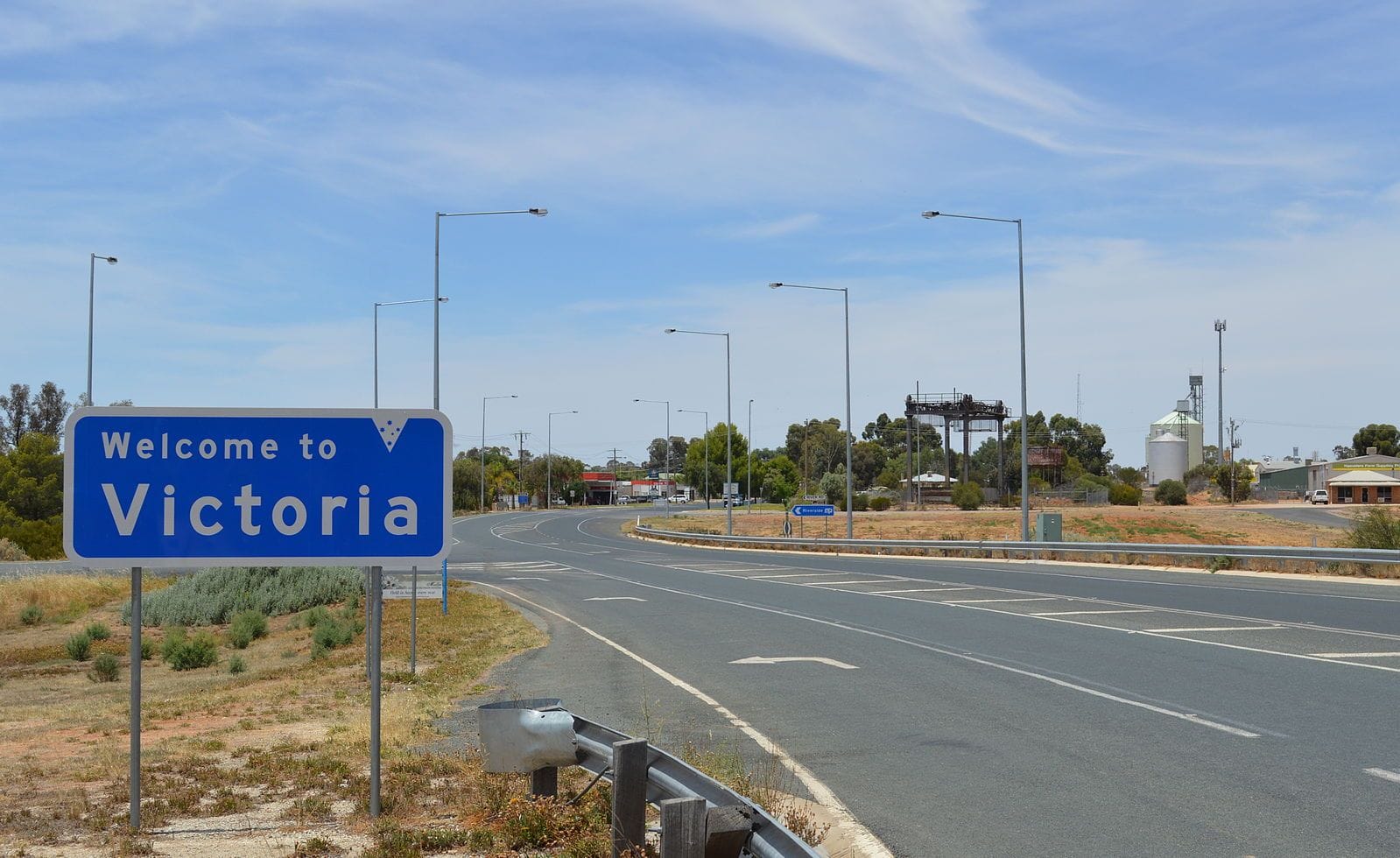 Victoria sets hard border with South Australia