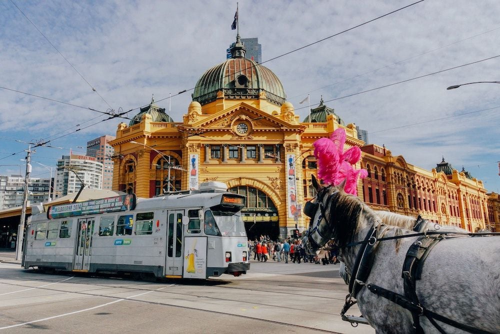 Victoria to open up to Brisbane and regional NSW as restrictions ease Victoria to open up to Brisbane and regional NSW as restrictions ease