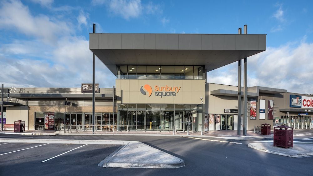 Public health alerts issued after Victorian quarantine worker tests positive for COVID-19 Public health alerts issued after Victorian quarantine worker tests positive for COVID-19