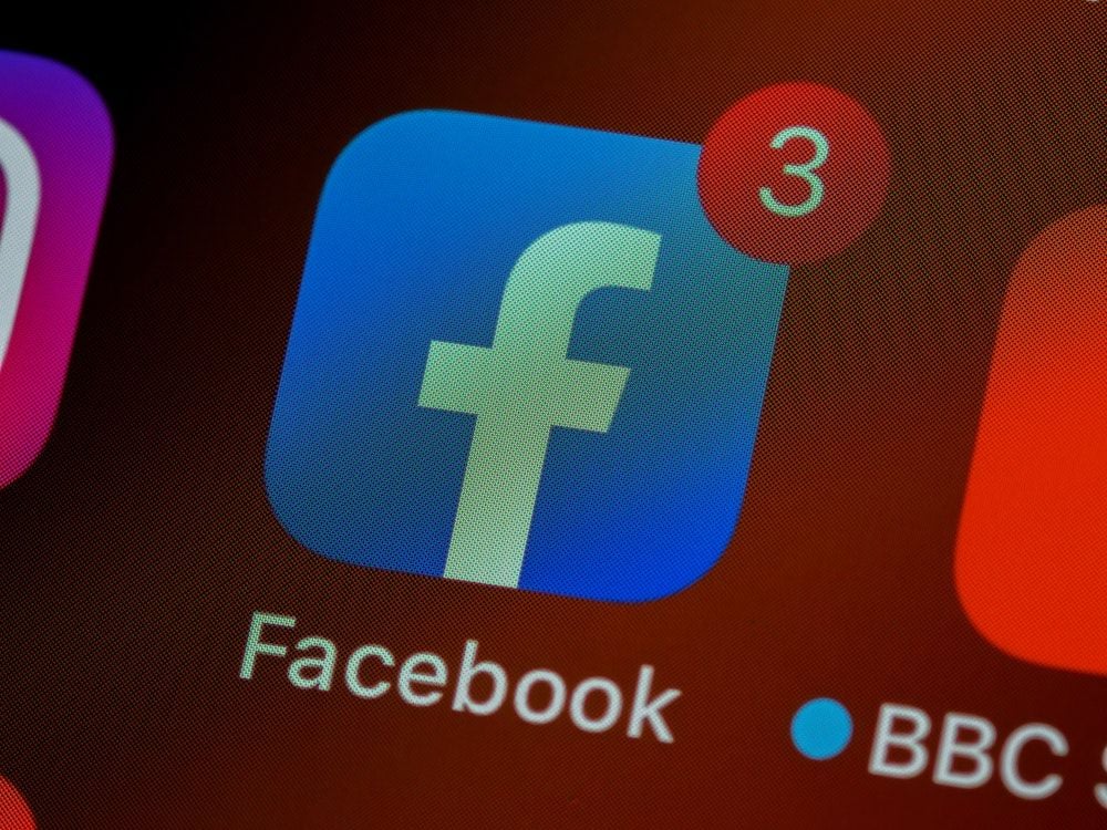 Facebook blocks news sharing in Australia