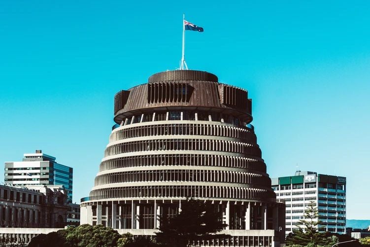 NZ puts travel bubble with NSW on hold due to Sydney outbreak NZ puts travel bubble with NSW on hold due to Sydney outbreak