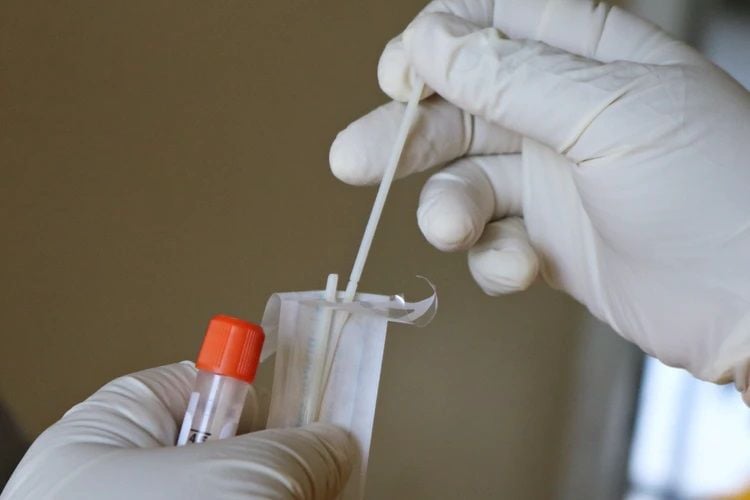 Victorian resident tests positive to COVID-19 a week after leaving hotel quarantine in SA Victorian resident tests positive to COVID-19 a week after leaving hotel quarantine in SA