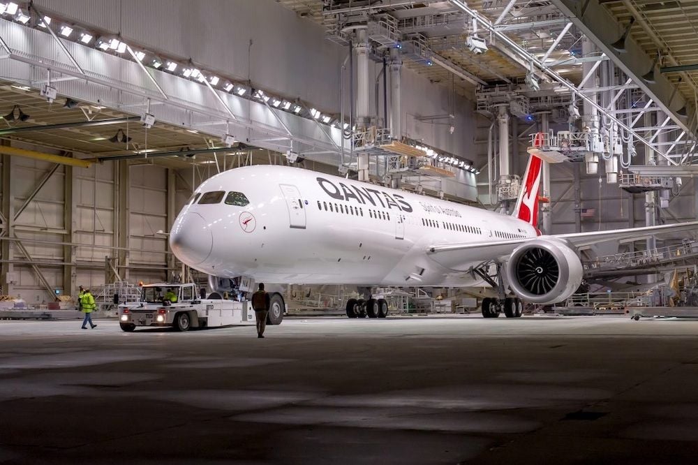 Qantas delays planned resumption of international flights to late December