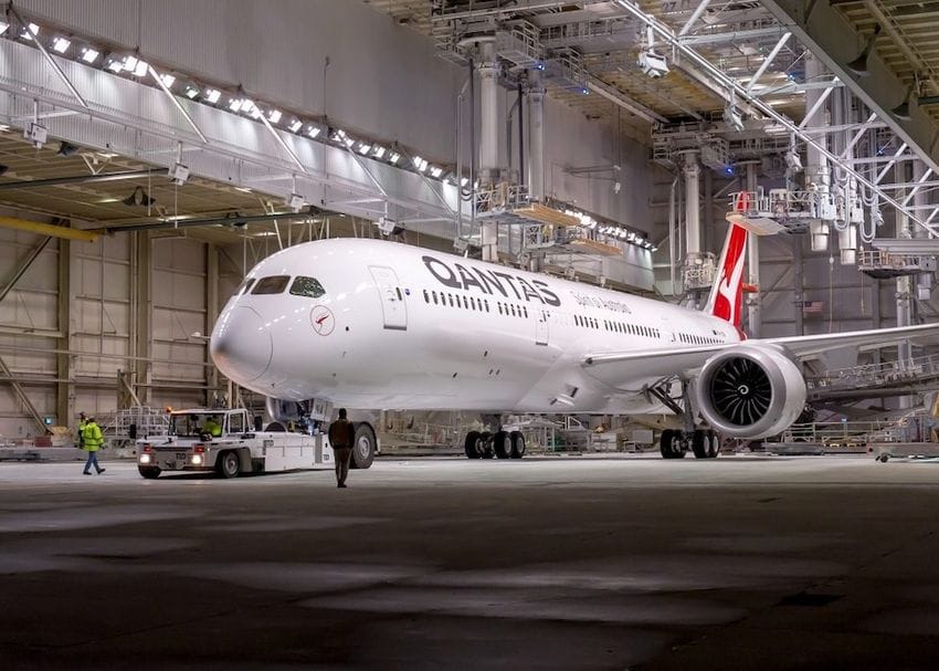 Qantas delays planned resumption of international flights to late December