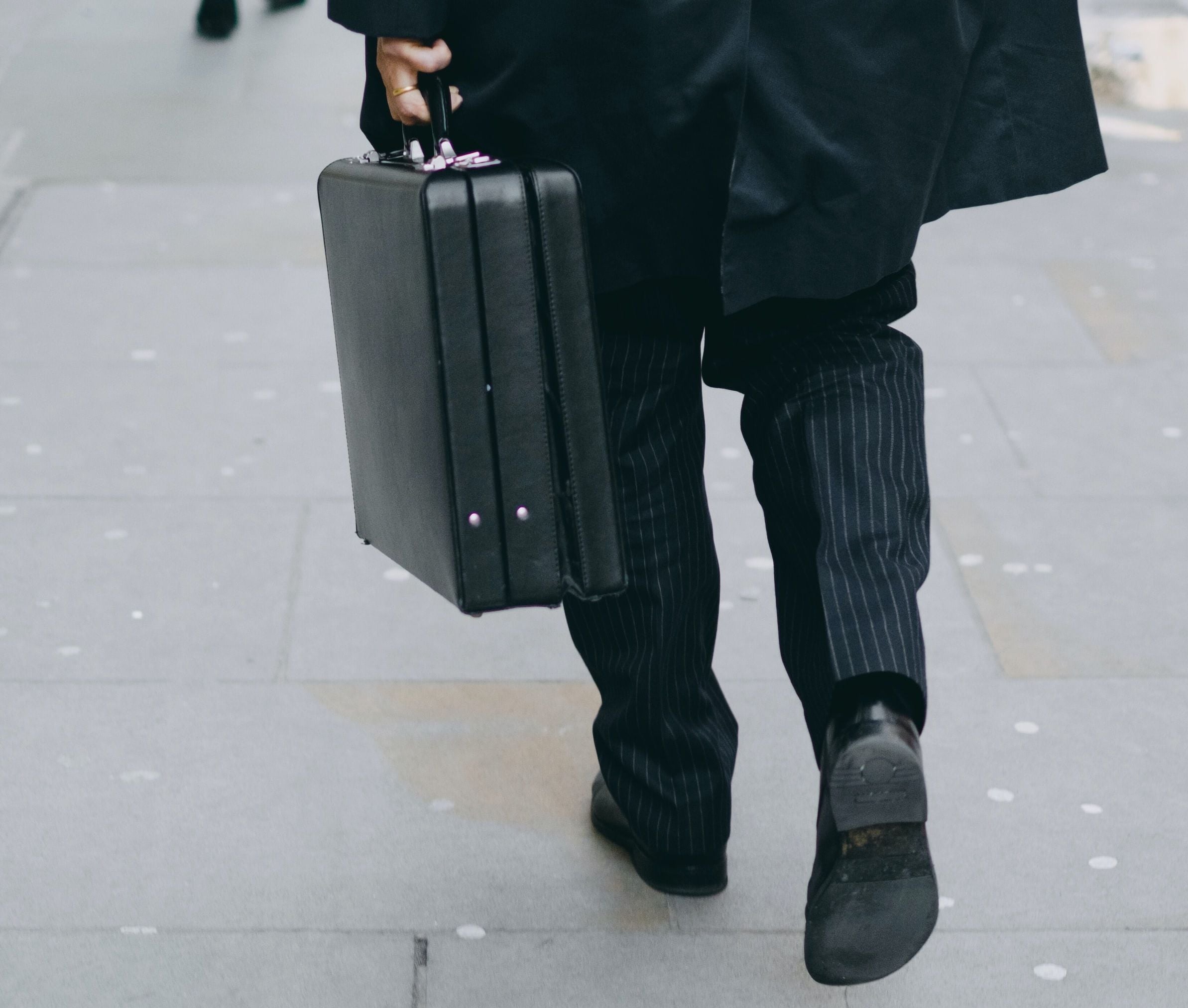 Link found between finance industry CEO pay options and adverse events after they leave