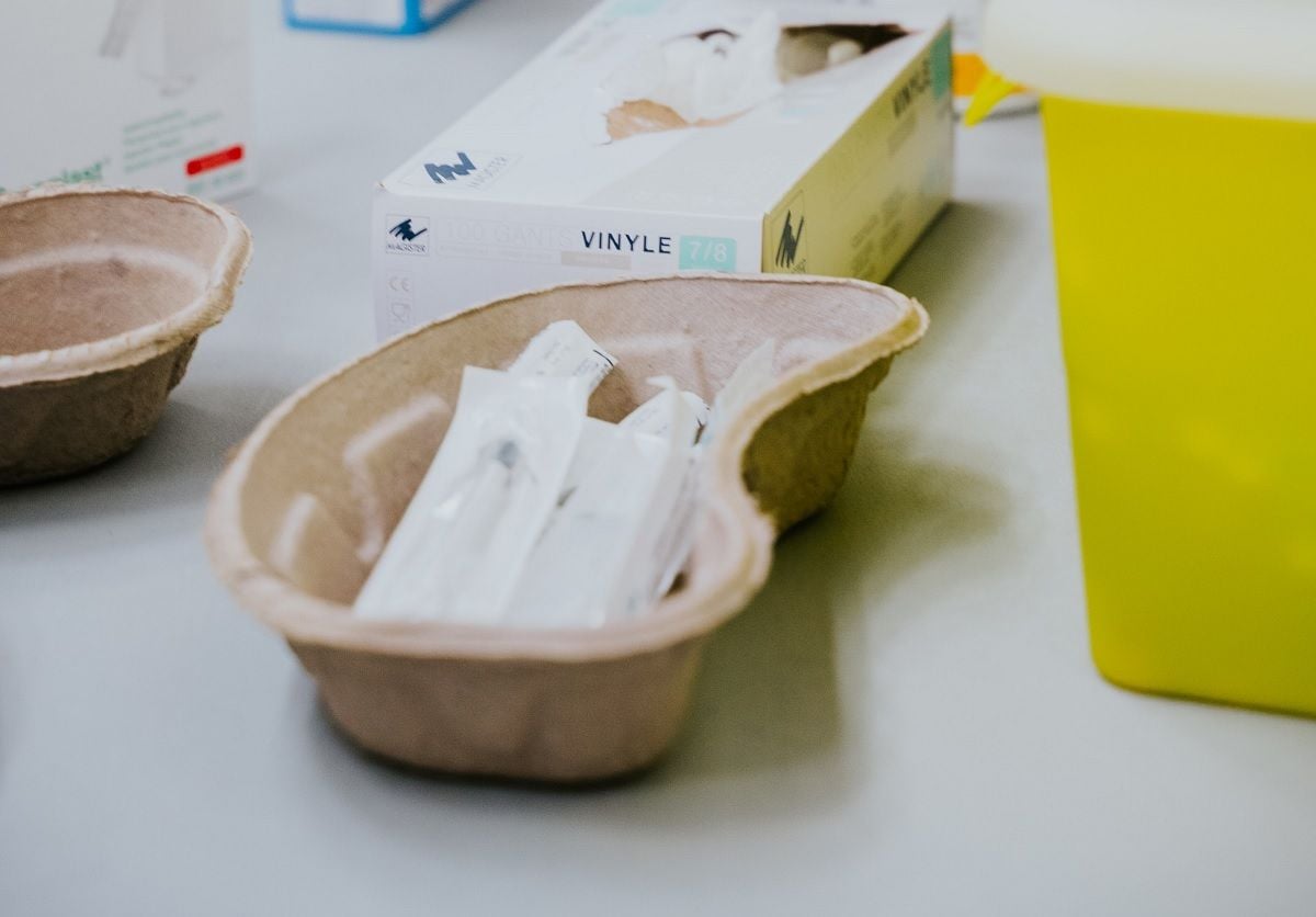 As scarcity plagues Pfizer supply, QLD urges against AstraZeneca vaccines for under-40s As scarcity plagues Pfizer supply, QLD urges against AstraZeneca vaccines for under-40s