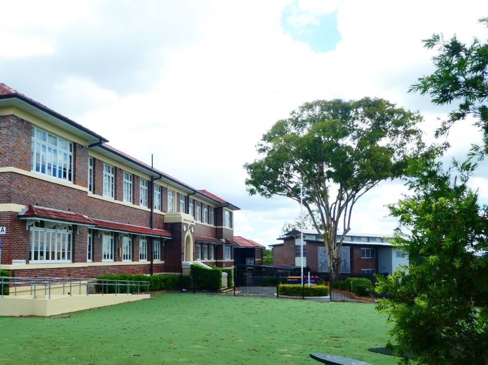 Southeast Queensland to enter lockdown as Brisbane school cluster grows