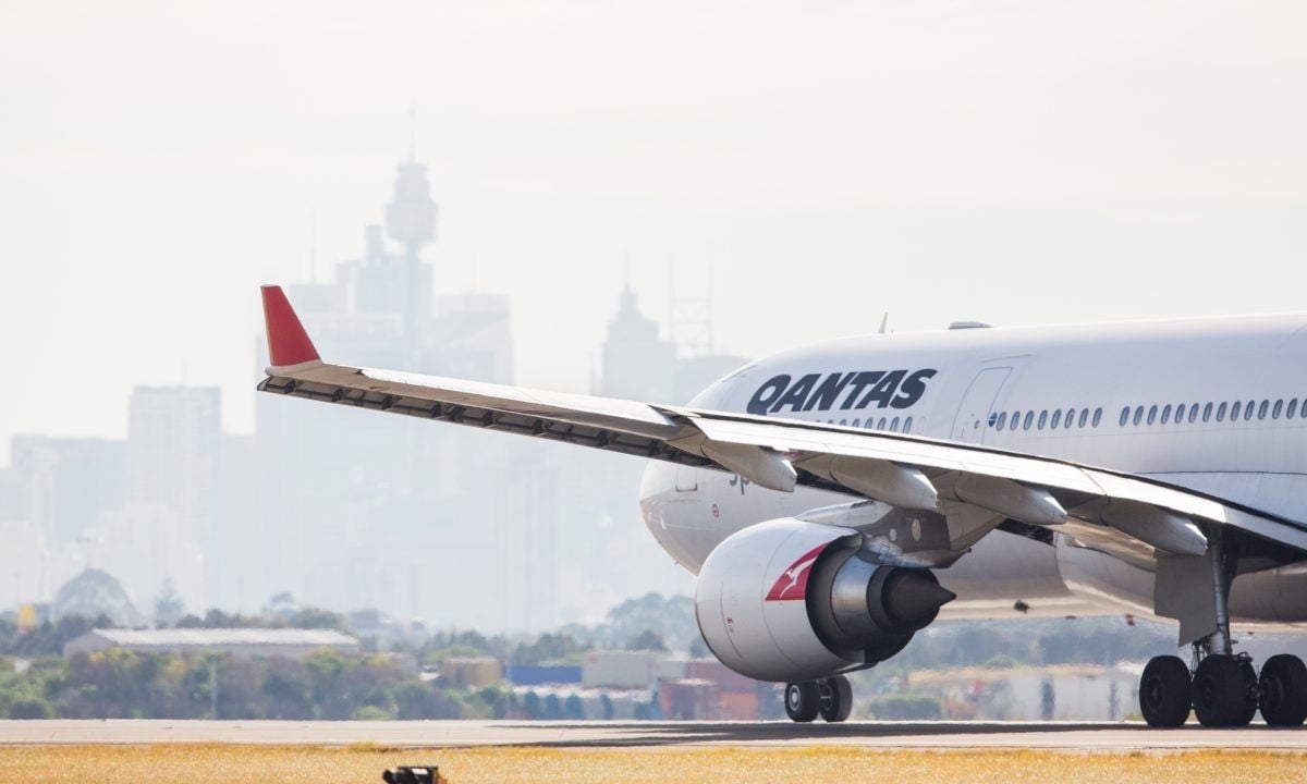 Domestic border closures see Qantas stand down 2,500 crew Domestic border closures see Qantas stand down 2,500 crew