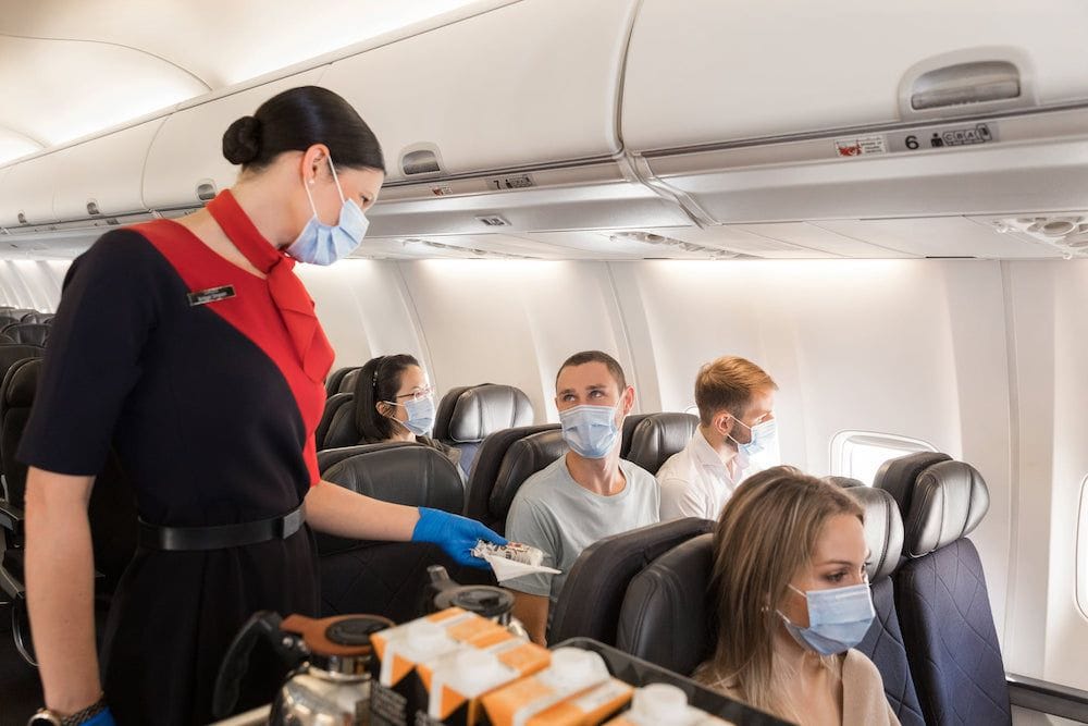 Qantas makes COVID-19 vaccine mandatory for all employees