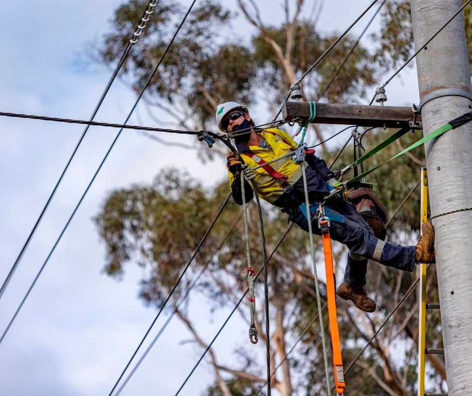 APA throws hat in the ring with bid for AusNet, beats Brookfield's proposal by $382m
