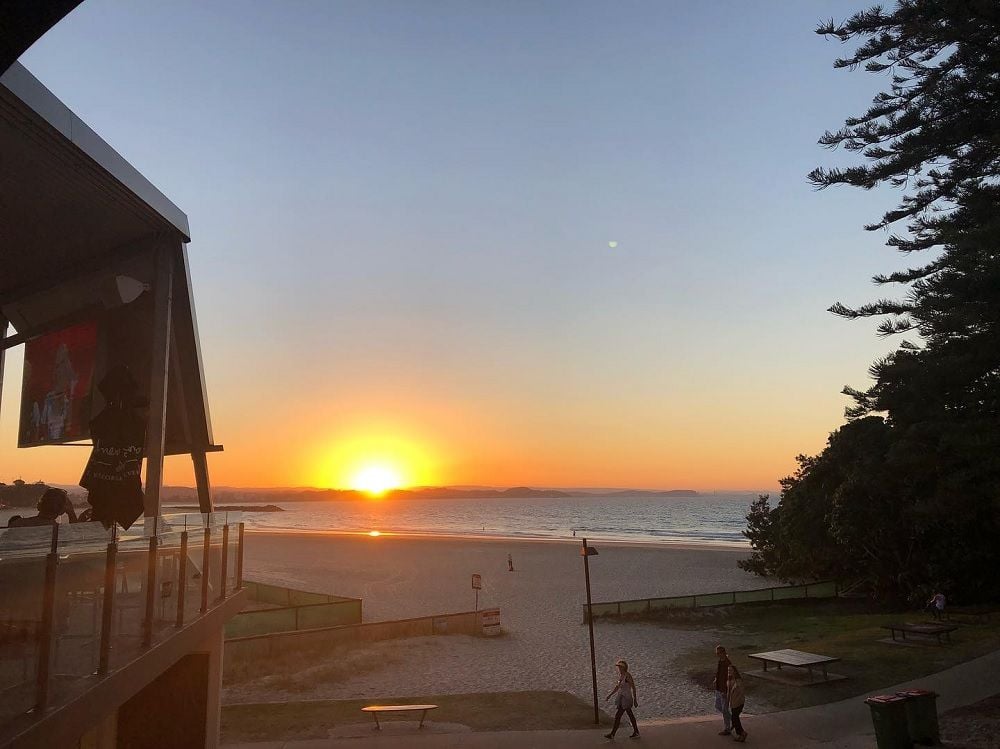 North Kirra, Greenmount surf clubs among exposure sites as QLD records three new cases North Kirra, Greenmount surf clubs among exposure sites as QLD records three new cases