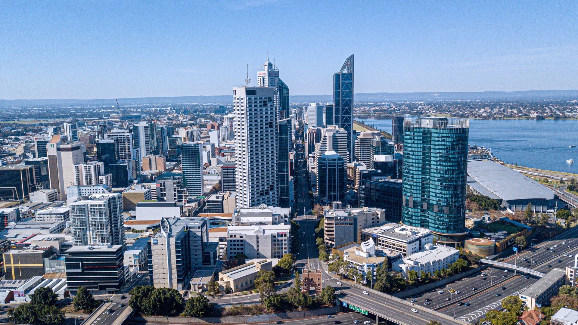 WA suspends planned quarantine-free travel bubble with Queensland