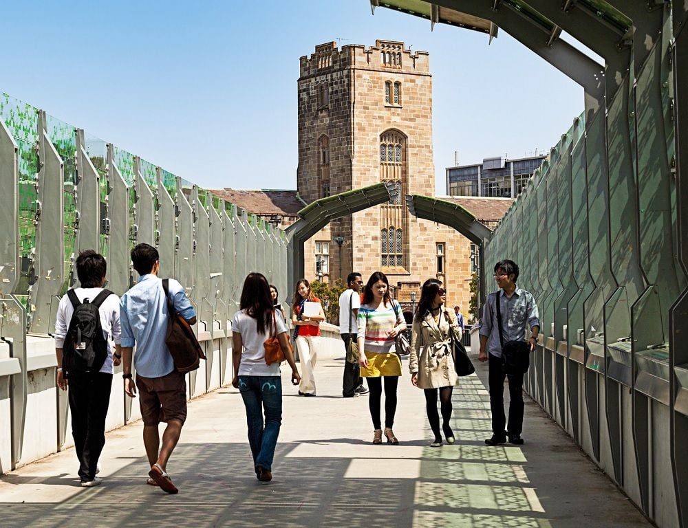 PM offers visa rebates to backpackers, international students in attempt to plug worker shortages PM offers visa rebates to backpackers, international students in attempt to plug worker shortages