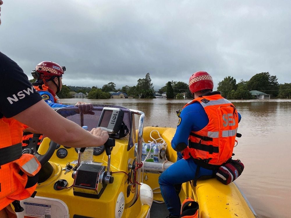 Governments throw NSW flood victims a $435m life raft