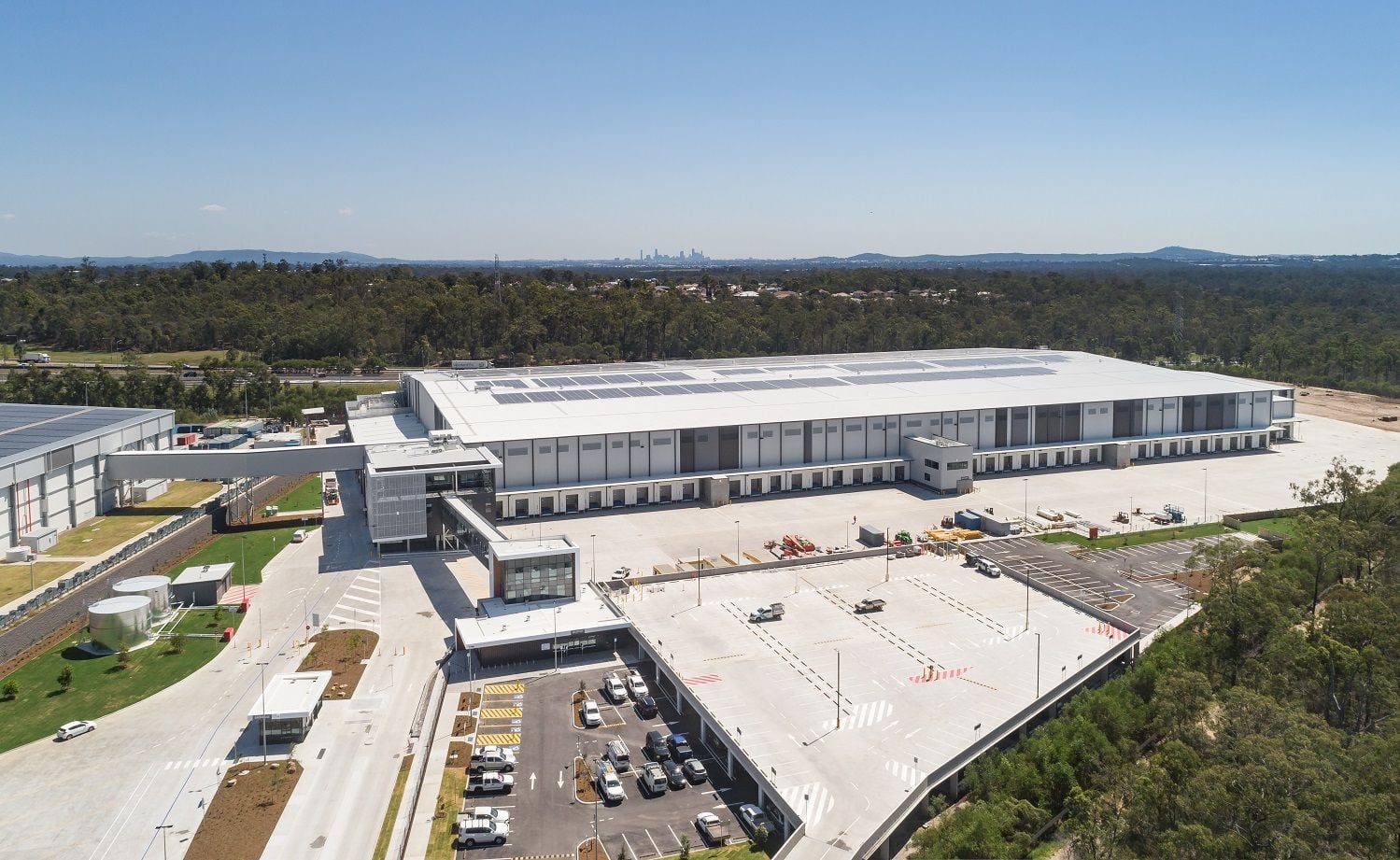 Woolworths opens $184 million distribution centre in Brisbane's southwest