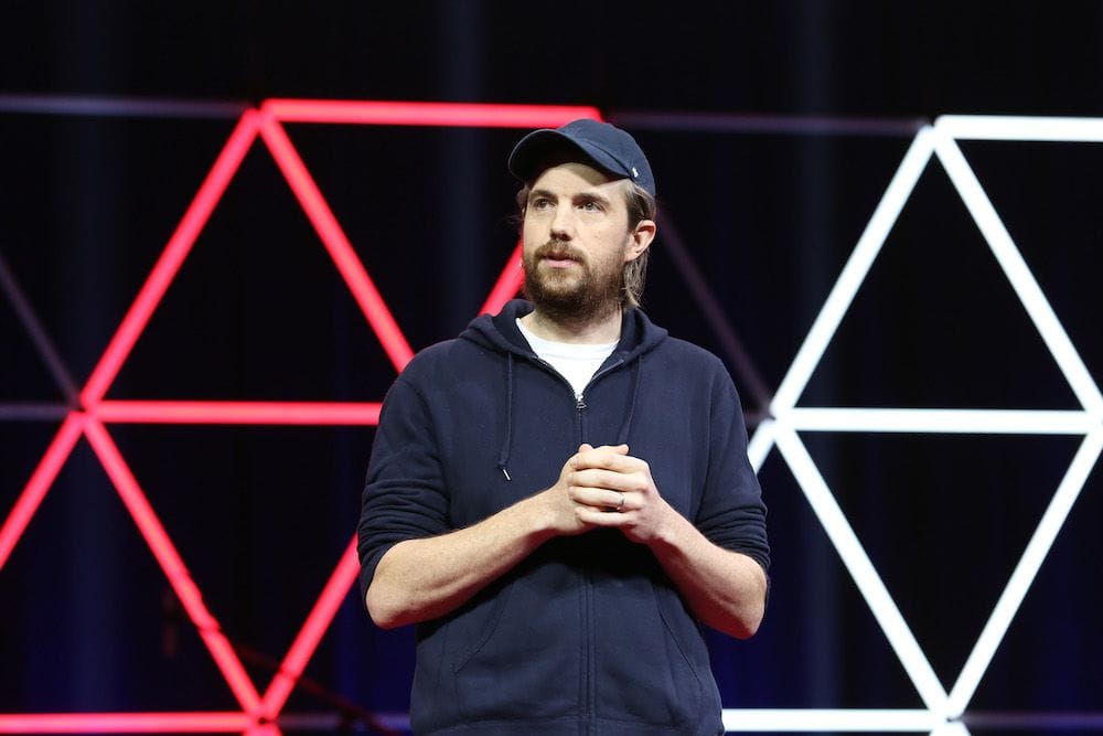 Cannon-Brookes looking to thwart AGL's demerger plans after buying stake in energy company