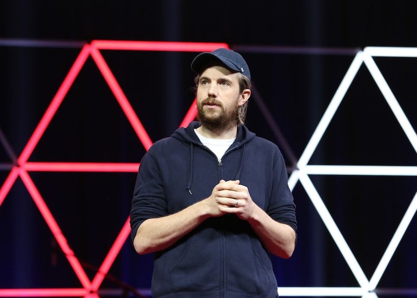 Cannon-Brookes looking to thwart AGL's demerger plans after buying stake in energy company